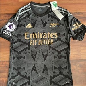 Arsenal 22-23 Away Black Soccer Jersey Saka 7 
XL tag but SLIM FIT. Large @ best